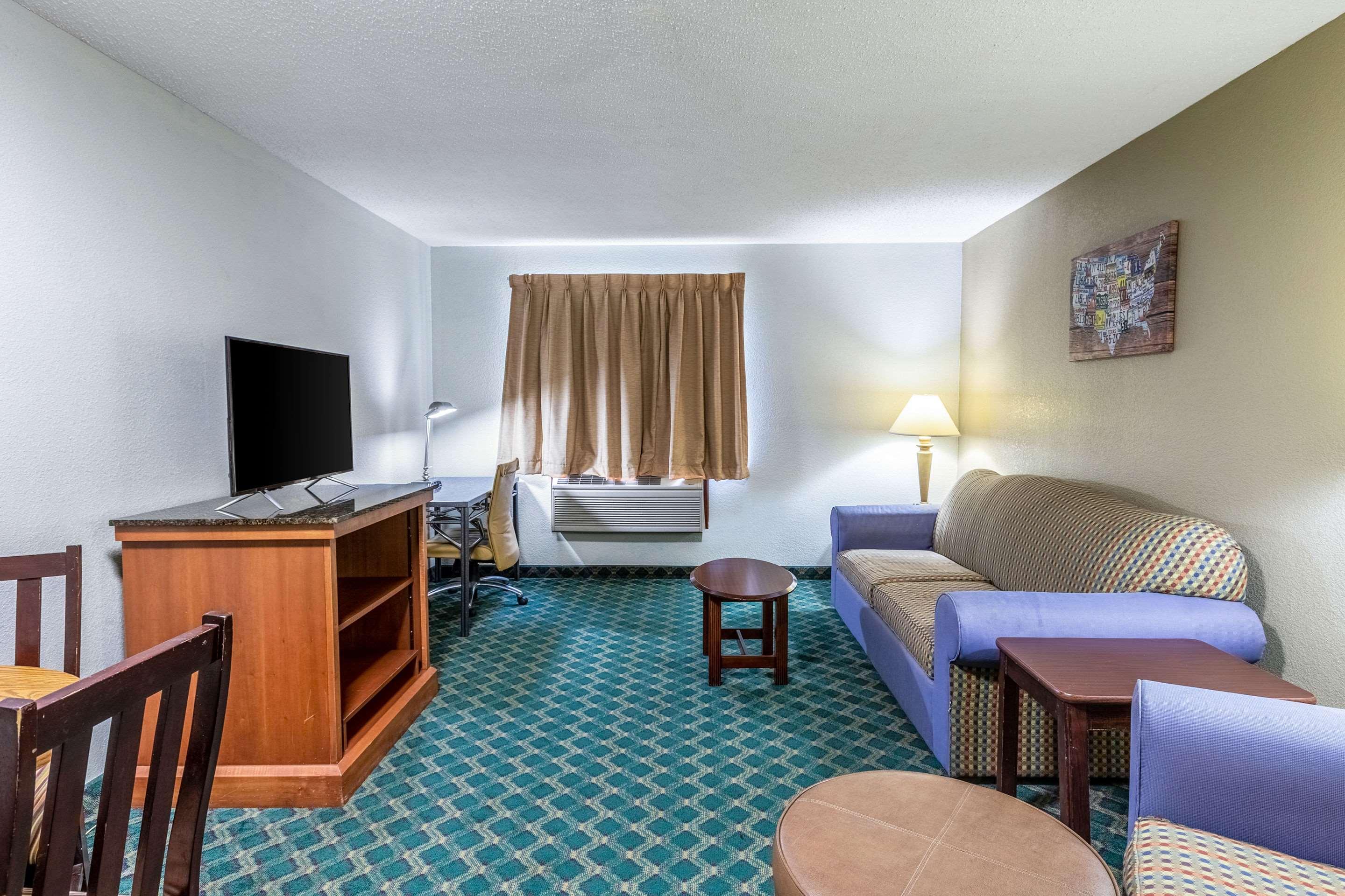 Econo Lodge Inn & Suites Auburn Экстерьер фото