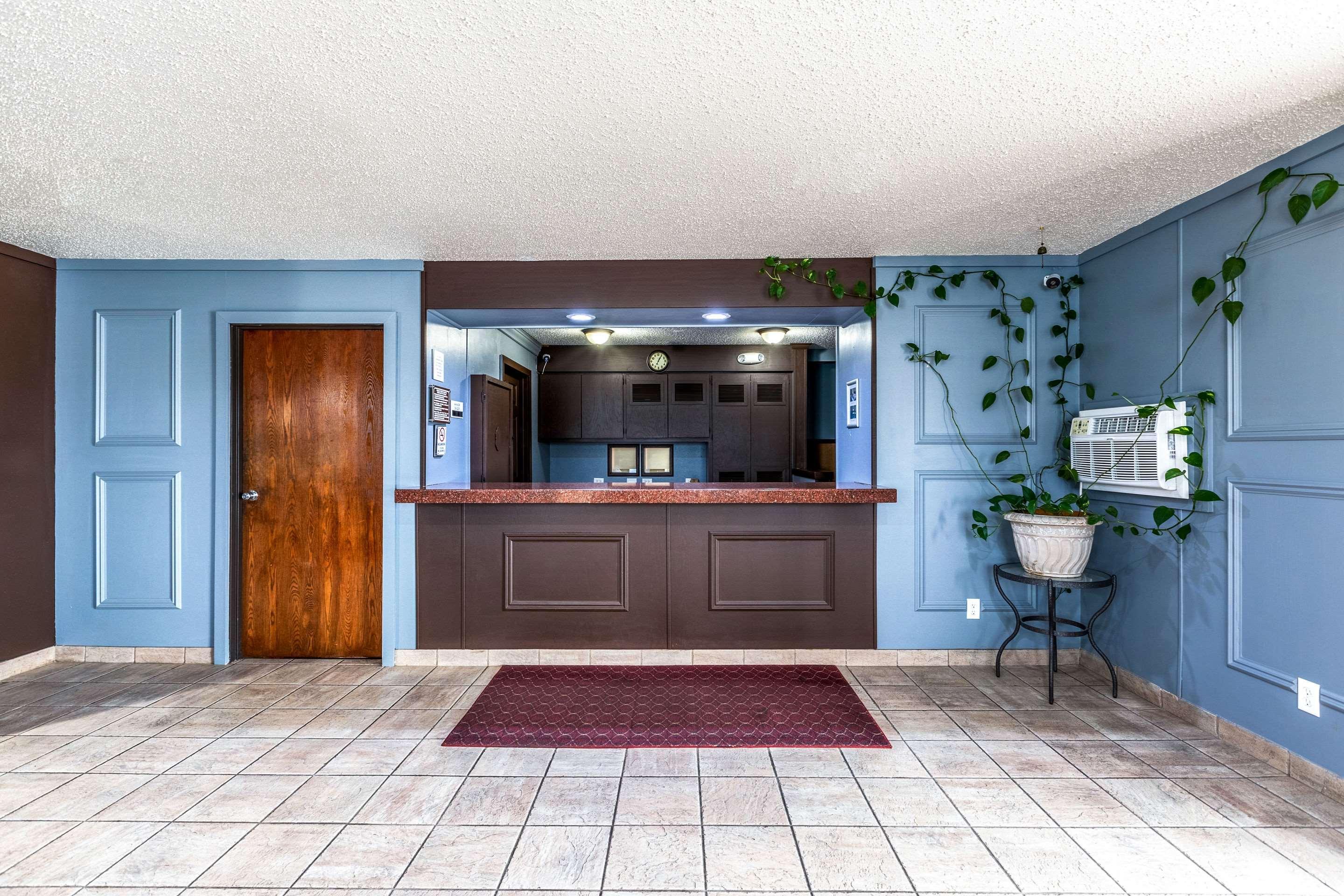 Econo Lodge Inn & Suites Auburn Экстерьер фото