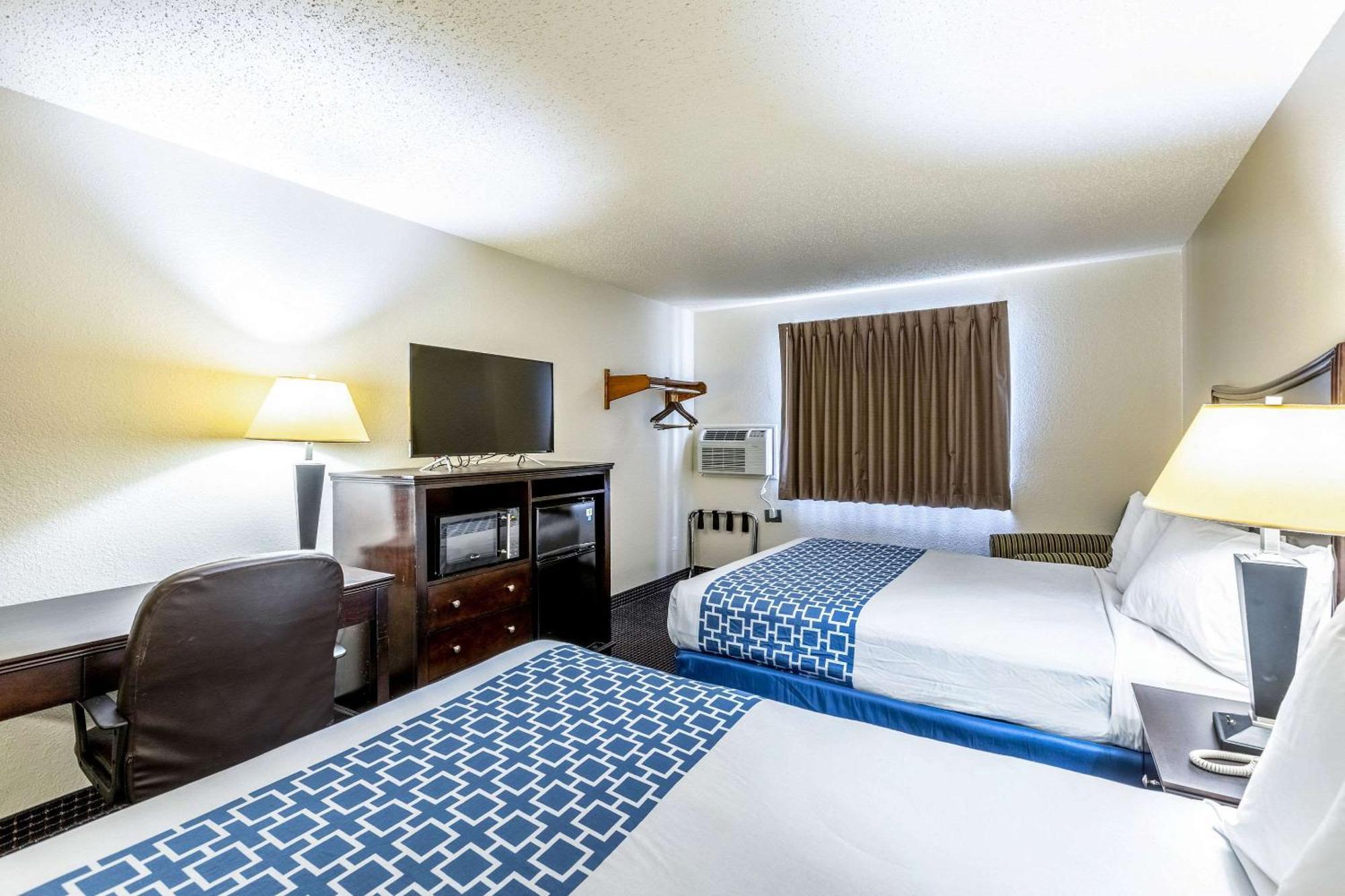 Econo Lodge Inn & Suites Auburn Экстерьер фото