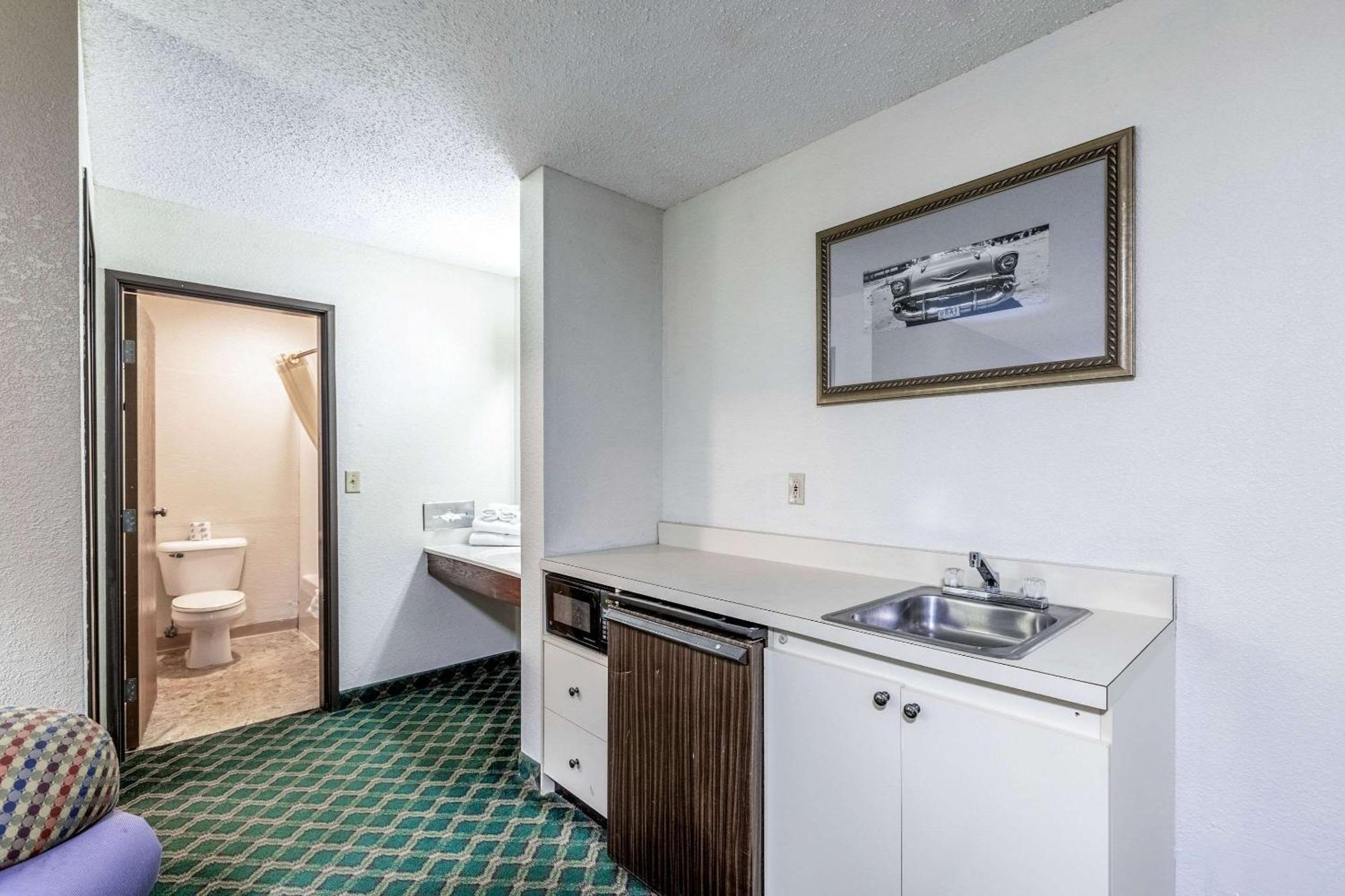 Econo Lodge Inn & Suites Auburn Экстерьер фото