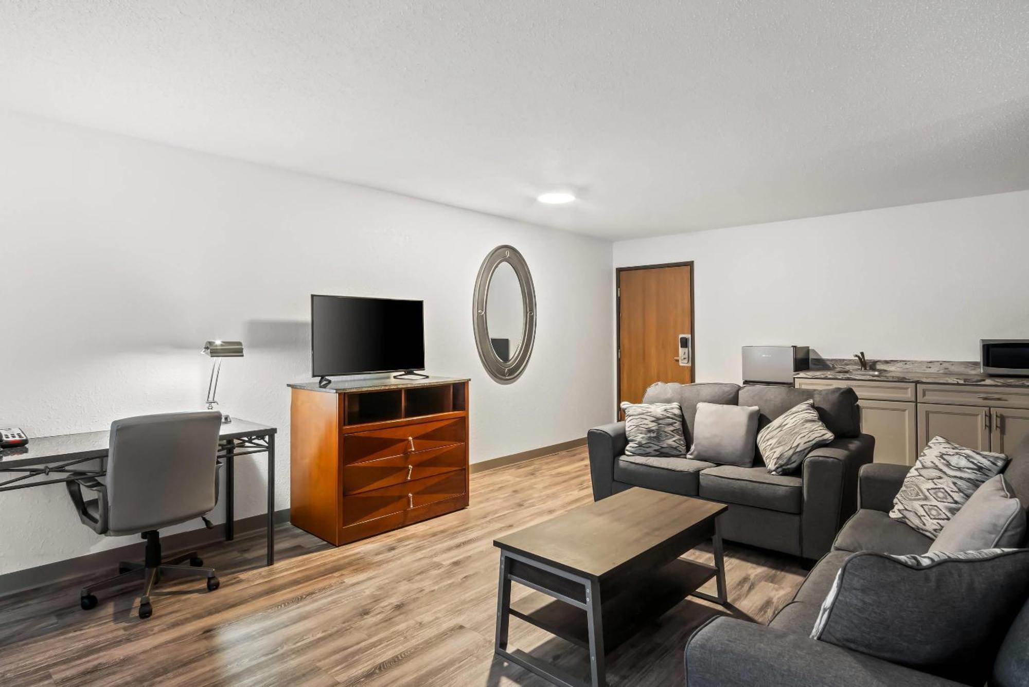 Econo Lodge Inn & Suites Auburn Экстерьер фото