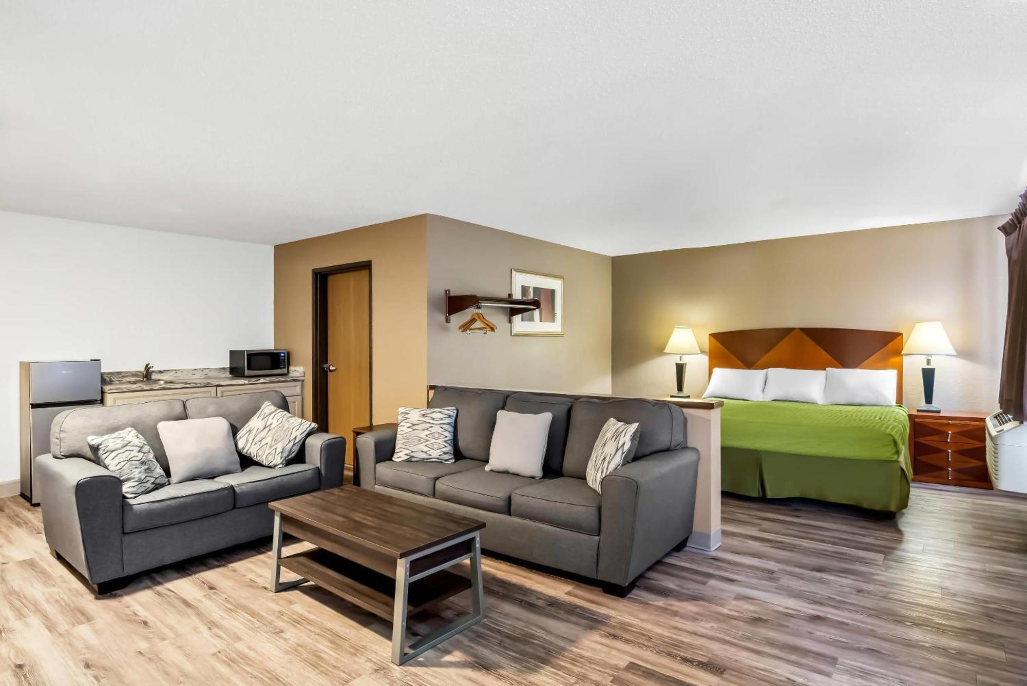 Econo Lodge Inn & Suites Auburn Экстерьер фото