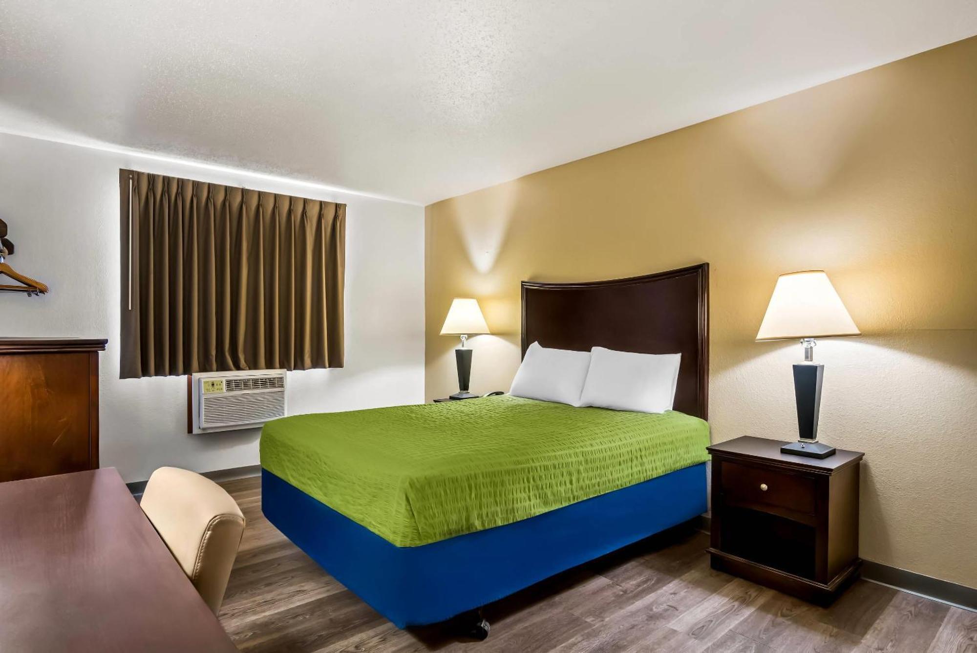 Econo Lodge Inn & Suites Auburn Экстерьер фото