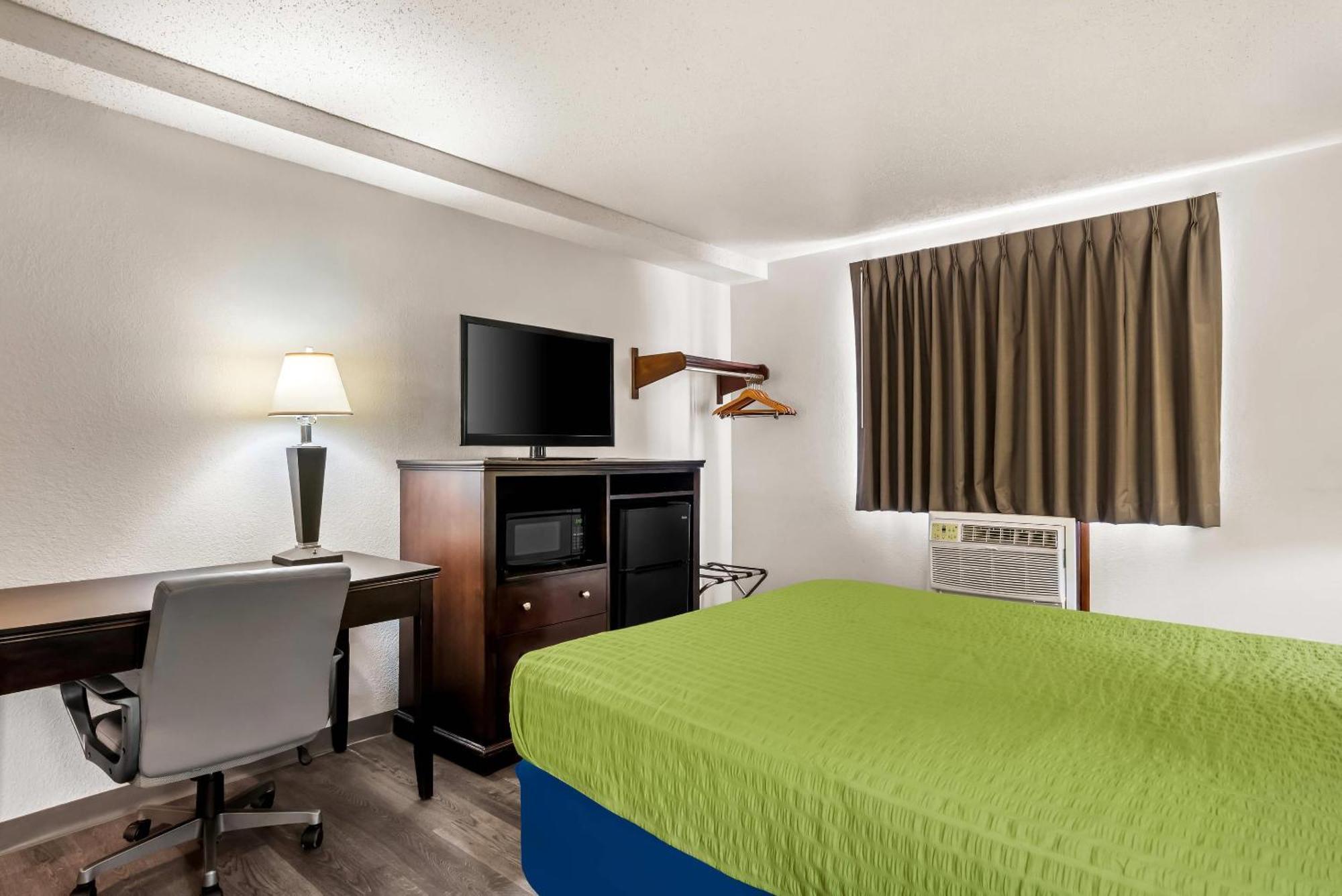 Econo Lodge Inn & Suites Auburn Экстерьер фото