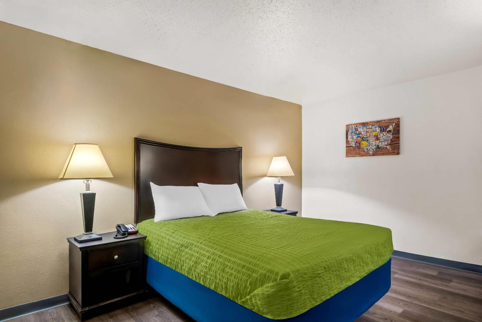 Econo Lodge Inn & Suites Auburn Экстерьер фото
