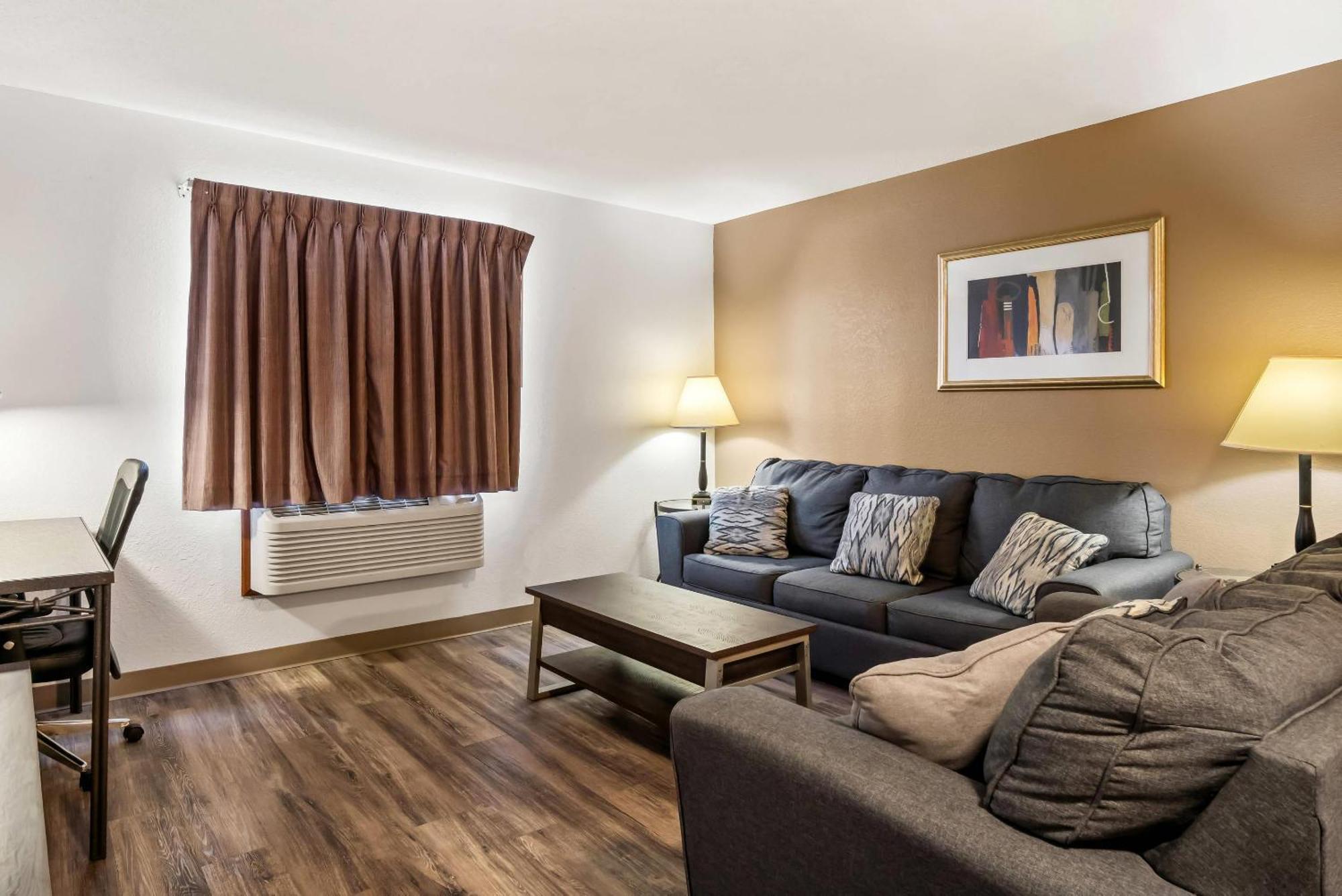 Econo Lodge Inn & Suites Auburn Экстерьер фото