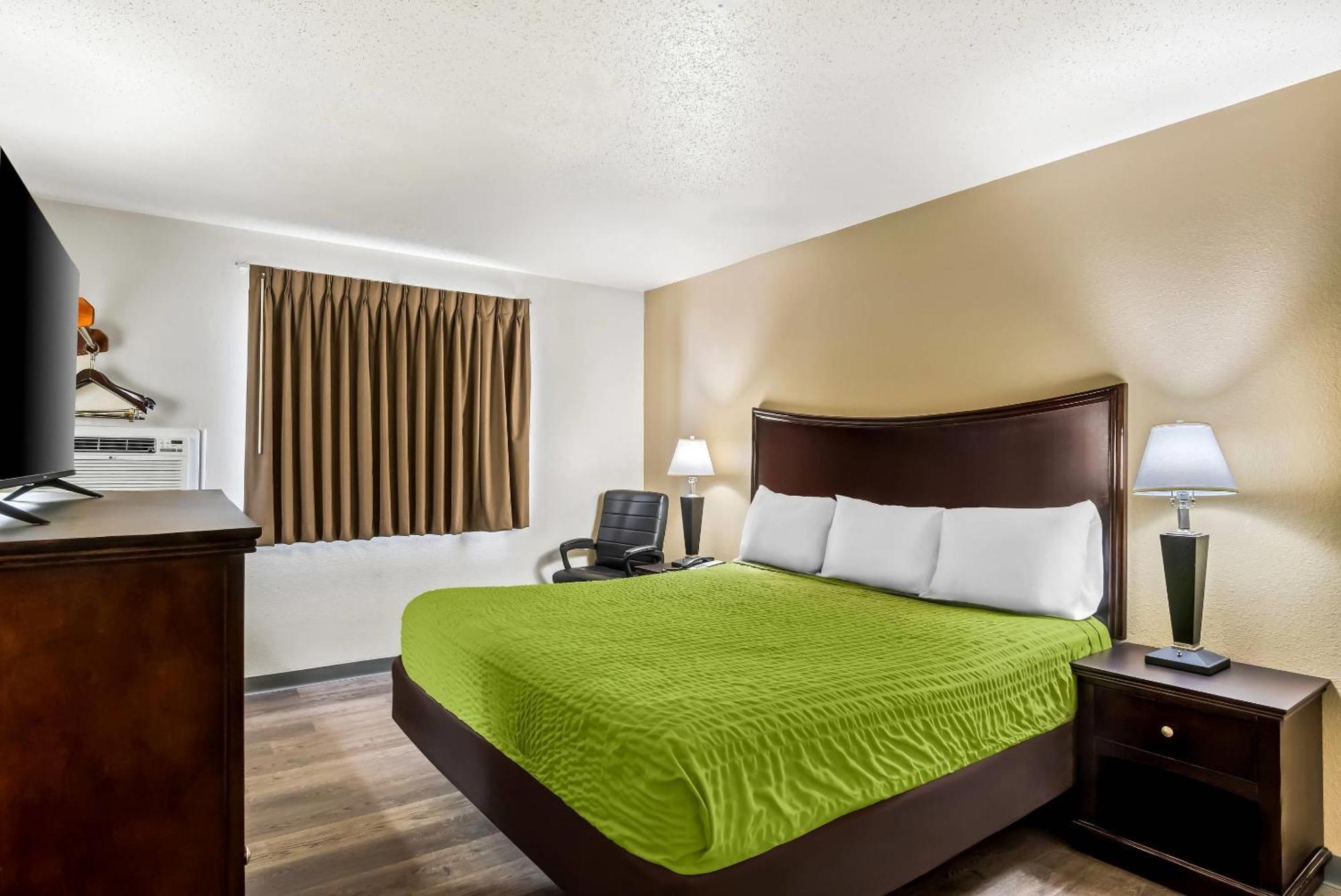 Econo Lodge Inn & Suites Auburn Экстерьер фото
