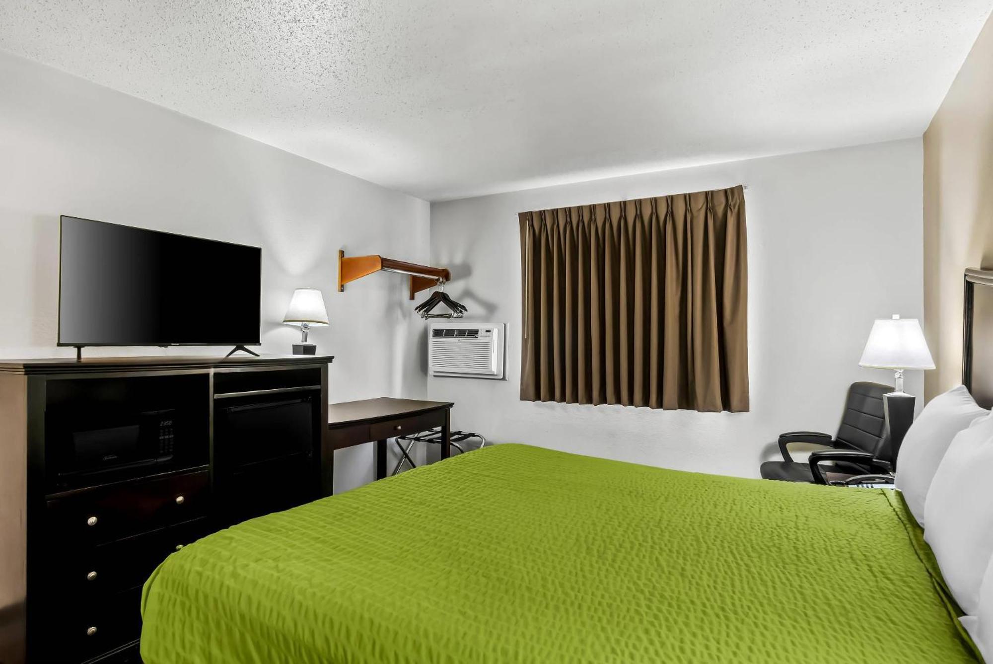 Econo Lodge Inn & Suites Auburn Экстерьер фото