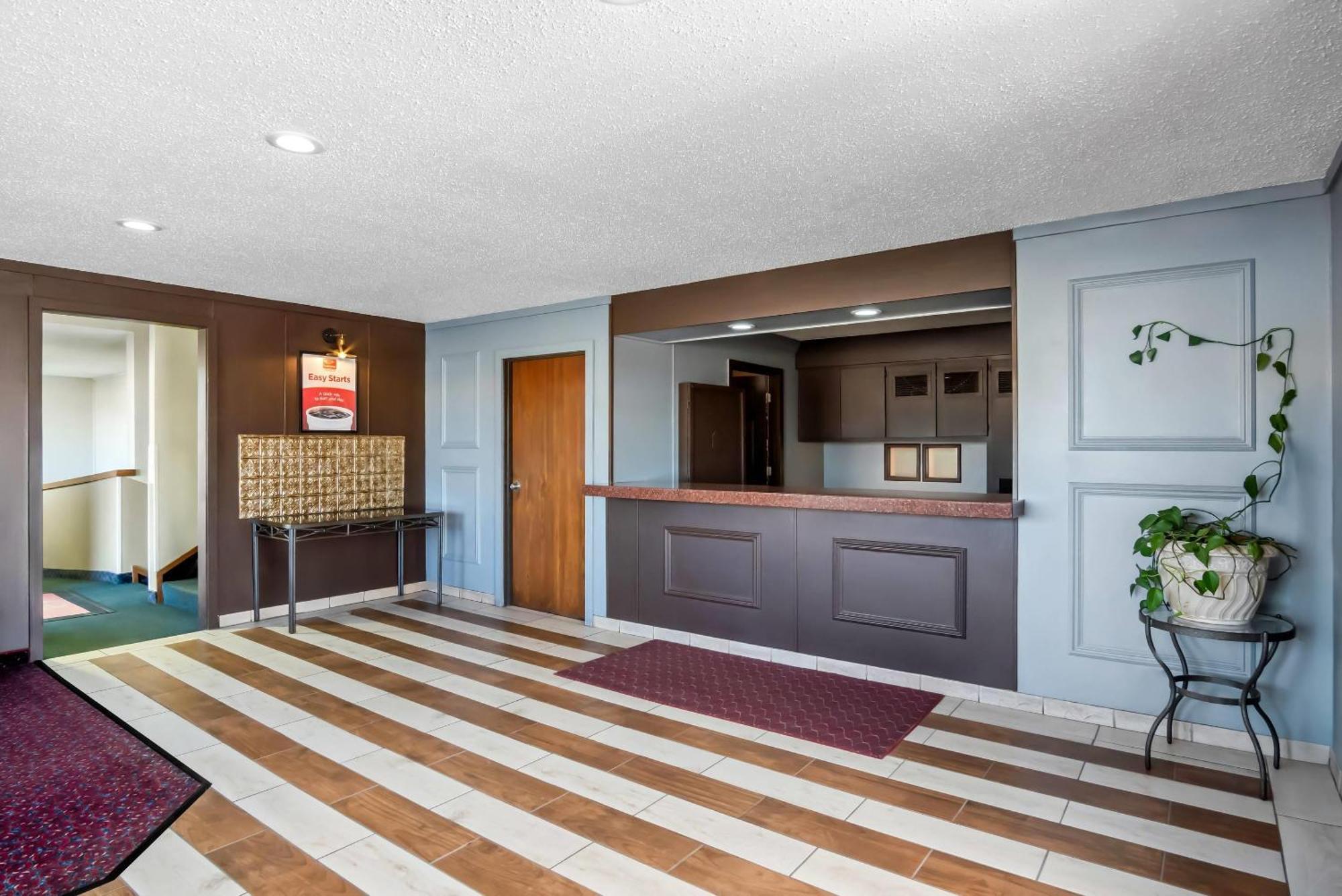 Econo Lodge Inn & Suites Auburn Экстерьер фото